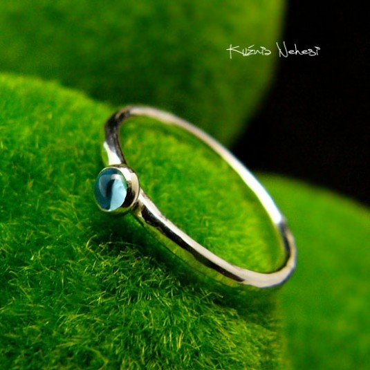 Pierścień Drobinek - Topaz Swiss Blue Srebro