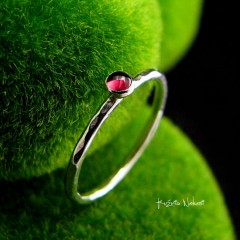  Pierścień Drobinek - Granat Srebro